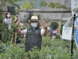 Gubernur Jabar Ridwan Kamil Resmikan Kick-Off Petani Milenial