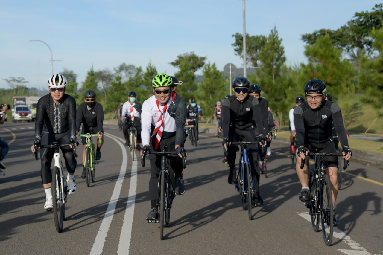 Sejumlah Tokoh Publik, Ikuti Bandung Barat Triathlon