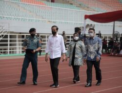 Gubernur Ridwan Kamil Dampingi Presiden Meninjau Vaksinasi Massal di Stasiun dan Stadion Bola Bogor