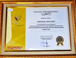 Gubernur Jabar Terima Anugerah Paramakarya