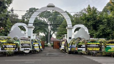 Kota Bandung Berduka, Ratusan Karangan Bunga Berjajar di Pendopo dan Balai Kota