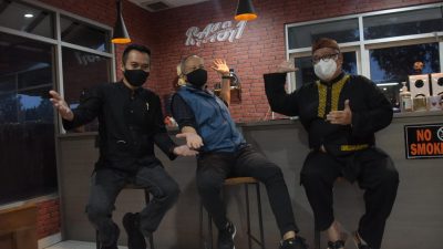 Anak-anak Berkebutuhan Khusus Kelola Aksara Coffee dan Barbershop