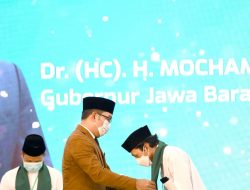 Ridwan Kamil Wisuda 2.000 Penghapal Al-Qur’an