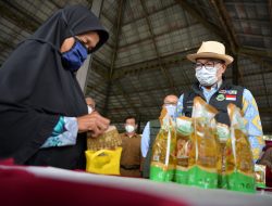 Operasi Pasar di Karawang, 1.500 Kemasan Minyak Goreng Dijual Rp14.000 per Liter