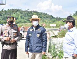 Tinjau Jalan Tol Cisumdawu, Ridwan Kamil Ingatkan Pemudik : Hati-Hati