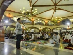 Pusdai Dipenuhi Jemaah Tarawih, Ridwan Kamil Terharu