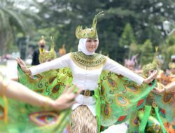 Jadi Warisan Budaya Tak Benda Indonesia, Tari Merak Digelar Massal di Gedung Sate