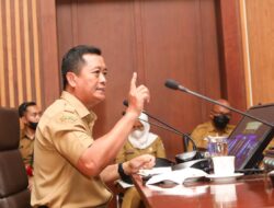 Pemkot Bandung Tertibkan Reklame Ilegal