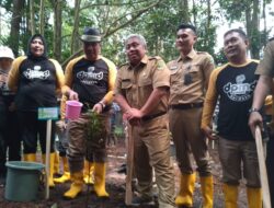 Hari Desa Asri Nusantara, DPMD Jabar Lakukan Gerakan Tanam Pohon Serentak di Seluruh Desa se Jabar