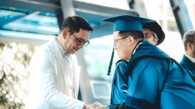 Ridwan Kamil Gantikan Almarhum Eril, Diwisuda Sebagai Sarjana Program Studi Teknik Mesin Fakultas Teknik Mesin dan Dirgantara ITB