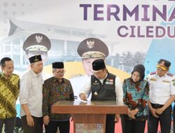 Ridwan Kamil Resmikan Terminal modern dan multifungsi Ciledug di Kabupaten Cirebon