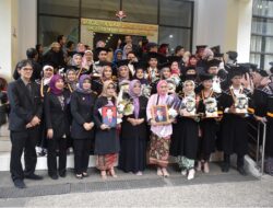 UPI Serahkan Ijazah Kepada Dua Wisudawan Inabsentia dari FPBS