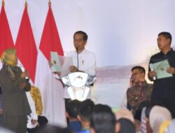 Presiden Jokowi Serahkan 3.000 Sertifikat Hak Atas Tanah di Kabupaten Bandung