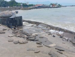 180 KK Warga Terdampak Terjangan Ombak di Pesisir Pantai Palabuhan Ratu Masih di Pengungsian