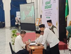 Bey Machmudin Bayar Zakat Fitrah dan Maal Melalui Baznas Jabar