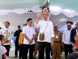 Presiden dan Ibu Iriana Tinjau Pemberian Vaksin Polio di Jayapura