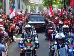 Warga Antusias Saksikan Kirab Duplikat Bendera dan Teks Naskah Proklamasi