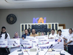 KAI Daop 2 Bandung Serahkan Bantuan TJSL Bina Lingkungan senilai Rp100,7 Juta