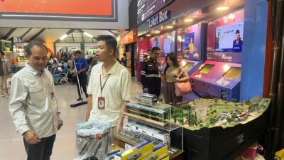 Hibur Pelanggan, KAI Daop 2 Tampilkan Diorama Miniatur Kereta Api Argo Parahyangan di Hall Stasiun Bandung