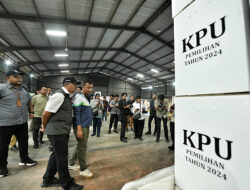 Cuaca Ekstrem, Bey Machmudin Tinjau SD di Kota Cimahi yang Tertimpa Pohon Tumbang