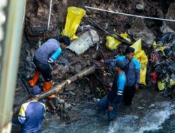 Tanggul Sungai Citepus Kota Bandung Ambruk, Puluhan Warga Dievakuasi