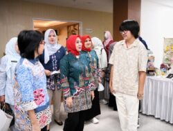 TP PKK Sulawesi Barat Belajar Pengolahan Susu Sapi Perah di Kota Cimahi