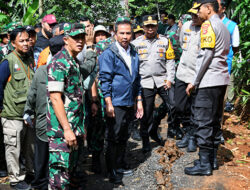 Bey Machmudin Tinjau Lokasi Bencana Kabupaten Sukabumi