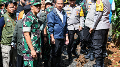 Bey Machmudin Tinjau Lokasi Bencana Kabupaten Sukabumi