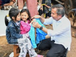 Bey Machmudin Temui Warga Korban Banjir dan Pergerakan Tanah di Kecamatan Purabaya Sukabumi