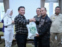 Bantuan Beras Untuk Warga Terdampak Kekeringan di Delapan Desa Kabupaten Sukabumi