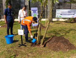 Dukung Hari Gerakan Satu Juta Pohon, KAI Daop 2 Bandung Tanam 100 Pohon