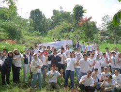 Pulihkan Lahan Hijau, Bio Farma Ajak Karyawan Tanam Pohon di Taman Kehati Bandung
