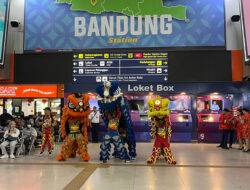 Gong Xi Fa Cai, Pertunjukan Barongsai Meriahkan Imlek di Stasiun Bandung