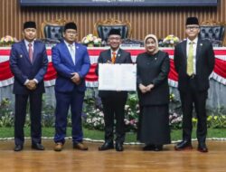 DPRD Serahkan Nama Walkot-Wawalkot Bandung Terpilih ke Mendagri untuk Ditetapkan