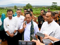 Bey Machmudin Bersama Mendagri Meninjau TPS3R di Desa Wantilan Subang