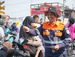 Humas KAI Daop 2 Sosialisasikan Keselamatan Perjalanan Kereta Api di JPL 181 Stasiun Rancaekek