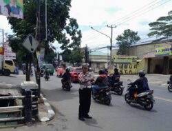 Cegah Kecelakaan, Unit Lalu Lintas Polsek Ujungberung Lakukan Gatur Siang