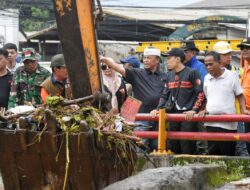 Sekda Jabar Tinjau Banjir Cimanggung, Tekankan Pencegahan dan Solusi