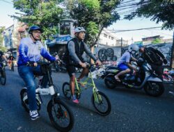 Wali Kota Bandung Tinjau Jalur BRT, Simulasi dengan Gunakan Sepeda