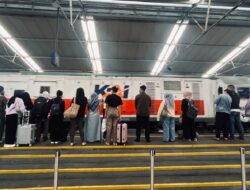 Hari kedua Lebaran 2025, Pengguna Commuter Line Wilayah 2 Bandung Terus Meningkat