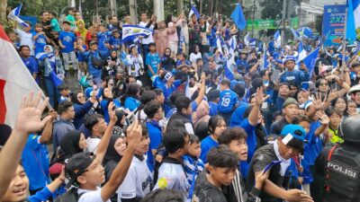 Bandung Lautan Biru, Ribuan Bobotoh Tumpah Ruah Rayakan Persib Juara