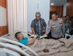 Walikota dan Kapolrestabes Bandung Jenguk Anggota Polisi Pengamanan Laga Persib yang Terluka