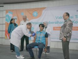 Wali Kota Bandung Apresiasi Langkah Bio Farma Lindungi Petugas Kebersihan Lewat Vaksinasi Tetanus Gratis