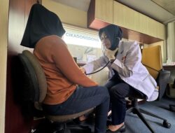 KAI Daop 2 Bandung Adakan Pengobatan Gratis dengan Rail Clinic di Stasiun Cikadongdong
