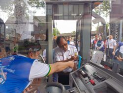 KAI Commuter Luncurkan Alat Pembayaran Non Tunai KMT yang Terintegrasi dengan Metro Jabar Trans