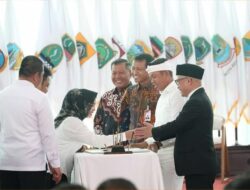 Ketua DPRD Jabar Buky Wibawa Tandatangani Komitmen Anti Korupsi Bersama KPK dan Gubernur