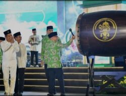 Ketua DPRD Jabar Buky Wibawa Lakukan Pemukulan Begug, MTQH XXXIX Resmi Dibuka