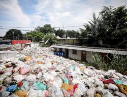 Tinjau Tumpukan Sampah di Pasar Cihaurgeulis, Erwin: Besok Mulai Diangkut