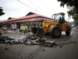 DLH Kota Bandung Turun Tangan Bersihkan 80 Ton Sampah di Pasar Gedebage
