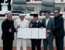 DPRD Jabar dan Pemprov Jabar Tandatangani Persetujuan Bersama Ranperda RPJMD Provinsi Jabar 2025-2029 Jadi Perda